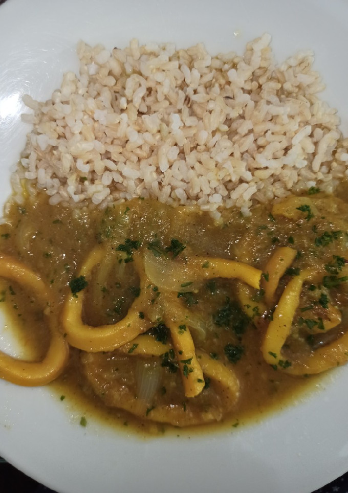 Una foto de Calamares encebollados 🦑🧅