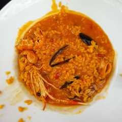Una foto de Arroz caldoso de pescado 🦐