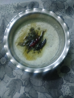 தேங்காய் சட்னி (Thenkaai chutney recipe in tamil) செய்முறை முக்கிய புகைப்படம்