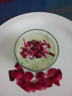 गुलाब ठंडाई (Gulab thandai recipe in hindi) रेसिपी मुख्य फोटो
