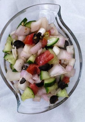 A picture of Fresh salad.