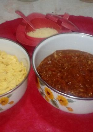 Una foto de Tuco o salsa boloñesa con corbatitas al huevo