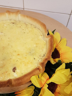 Una foto de Quiche de níscalos al vino blanco y queso feta🍄🧀