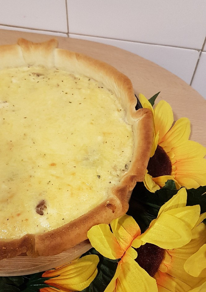 Una foto de Quiche de níscalos al vino blanco y queso feta🍄🧀