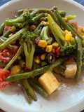 Insalata estiva di verdure e feta