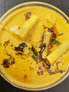 தேங்காய் முருங்கை மசாலா கிரேவி (Cocount drumstick masala gravy recipe in tamil) செய்முறை முக்கிய புகைப்படம்