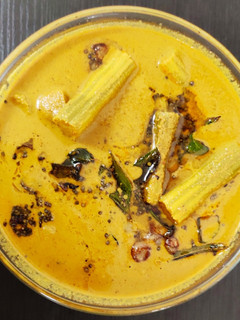 தேங்காய் முருங்கை மசாலா கிரேவி (Cocount drumstick masala gravy recipe in tamil) செய்முறை முக்கிய புகைப்படம்