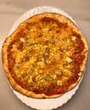 Pizza rápida: Quesos, tomate, frankfurt y jamón dulce