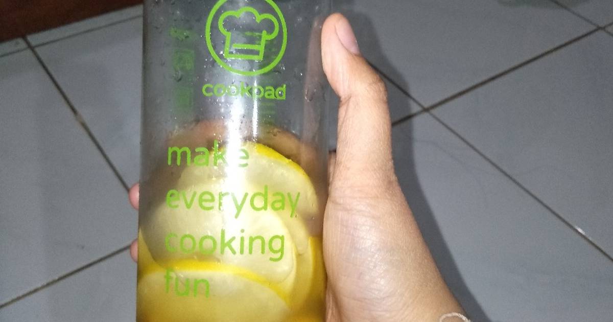 Resep Infused Water Lemon dan Kurma oleh Maylinda Puspitasari Cookpad