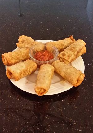 A picture of Chicken Parmesan Eggrolls.