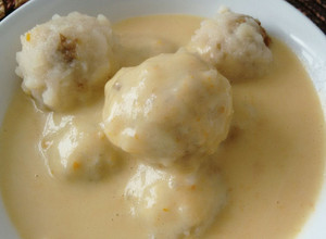 Foto principal de Knödel albóndigas de patatas rellenas con lentejas cocidas en Agua de Mar