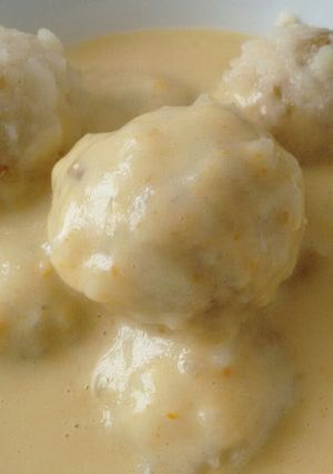 Foto principal de Knödel albóndigas de patatas rellenas con lentejas cocidas en Agua de Mar
