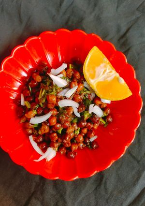 चना चाट (chana chat recipe in Hindi) रेसिपी मुख्य फोटो