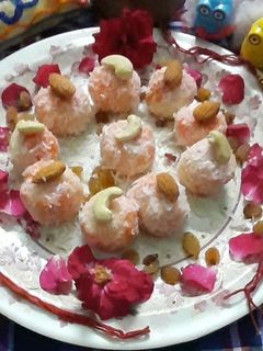 नारियल के लड्डू (nariyal ke ladoo recipe in Hindi) रेसिपी मुख्य फोटो