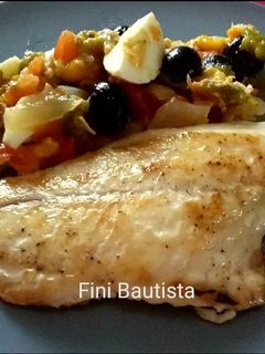 Una foto de Dorada con asado de verduras