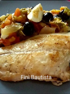 Una foto de Dorada con asado de verduras