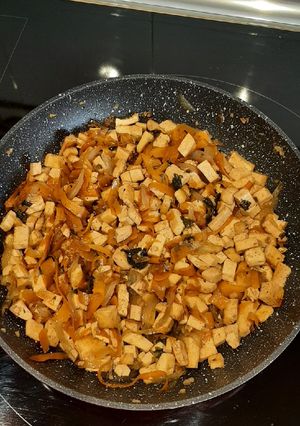 Una foto de Tofu encebollado