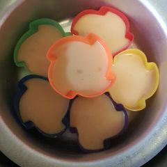 A picture of Flowers cake with rice flour.