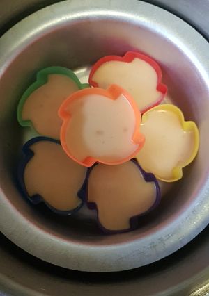 A picture of Flowers cake with rice flour.