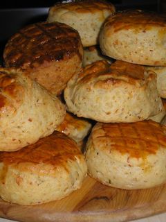 Töpörtyűs pogácsa szarvasgombás pestóval recept fotója