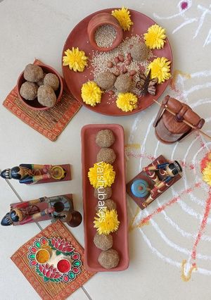 A picture of Tilgud Laddu (Sesame seeds and Jaggery sweet).