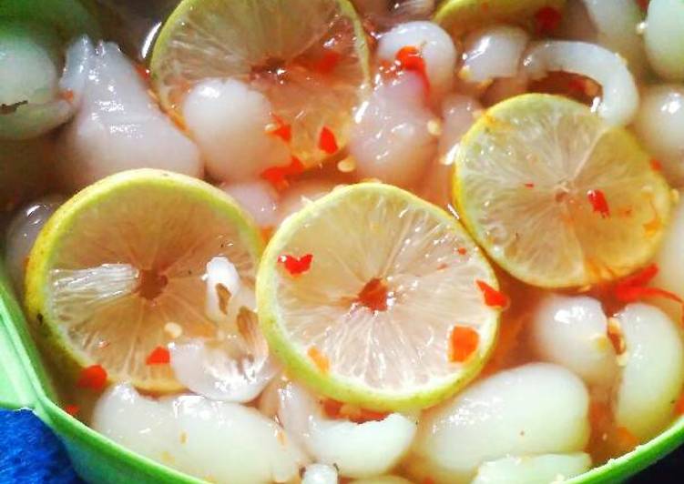 Manisan rambutan pedas manis