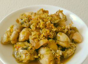 Hình của món Ếch xào sả ớt.