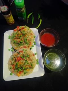 ओट्स वेजी उत्तपम (oats veggie uttapam recipe in Hindi) रेसिपी मुख्य फोटो