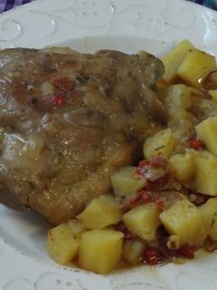 Una foto de Contramuslo de pavo guisado con verduritas