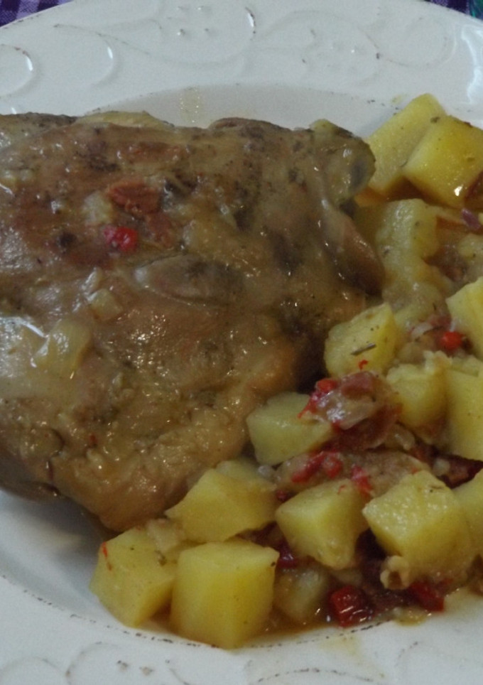 Una foto de Contramuslo de pavo guisado con verduritas