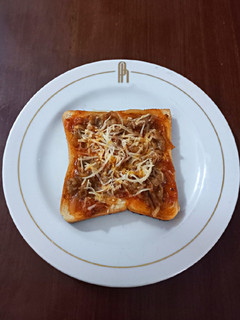 Foto resep Pizza Roti Bakar Topping Beef Slice Bolognese