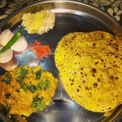 A picture of Missi roti.