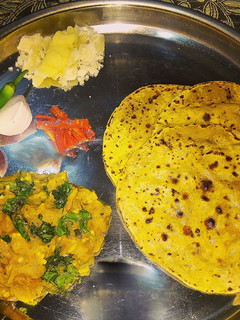 A picture of Missi roti.