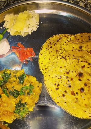 A picture of Missi roti.