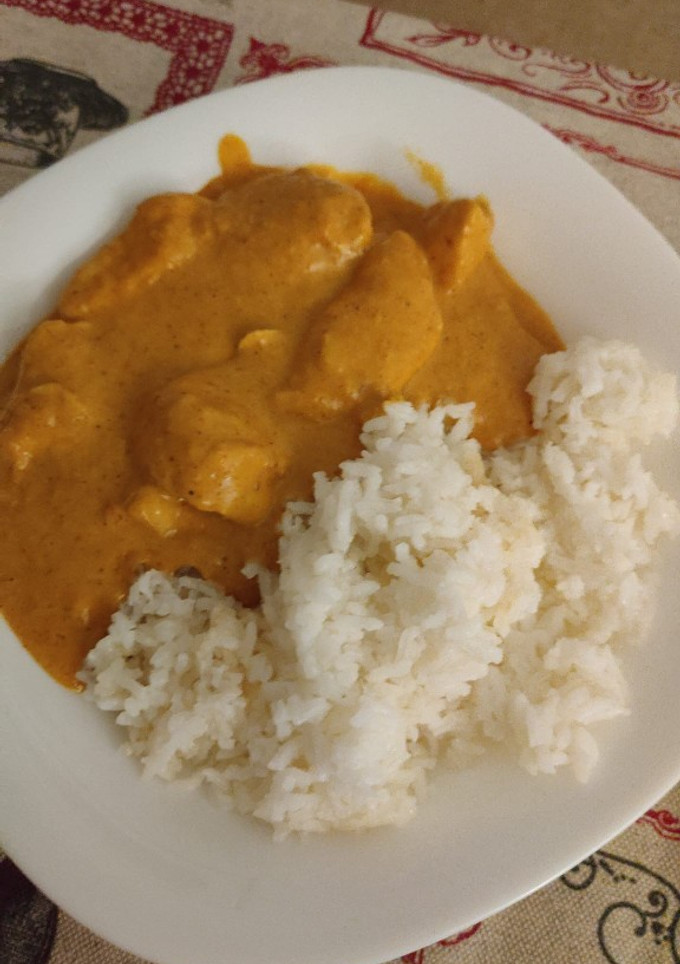 Una foto de Pollo al curry con leche de coco