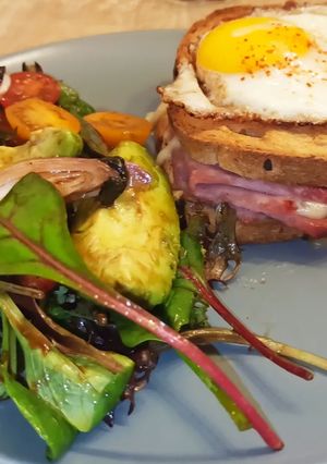 Une photo de Croc Madame, salade composée 🥗
