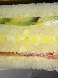 Una foto de Triple Tradicional: Palta, Huevo y Tomate a lo Carmelita
