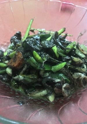 Foto resep Tumis cumi tinta hitam pedas mampus plus Pete