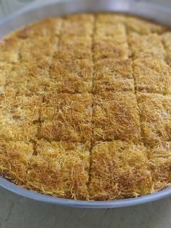 صورة لوصفة هريسة بالسميد وشعيرية الكنافة 🥰