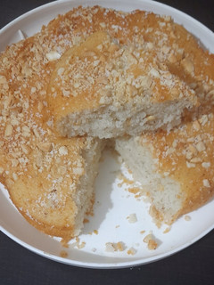 नारळ - रवा केक (narala rava cake recipe in marathi) रेसिपी चे मुख्य फोटो