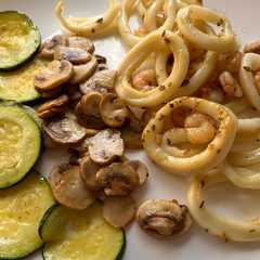 Sautéed Shrimp and Squid with Zucchini and Mushrooms-レシピのメイン写真