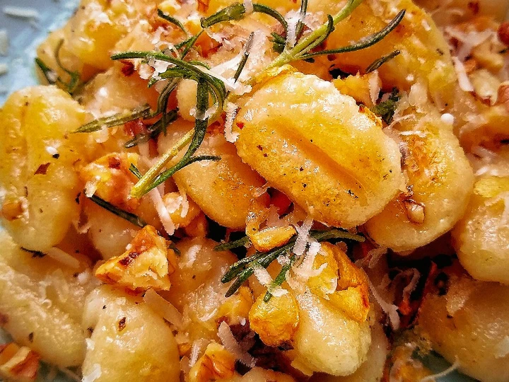 Recipe Pan Fried Gnocchi With Crispy Garlic, Toasted Walnuts & Rosemary the Perfect Can spoil the tongue