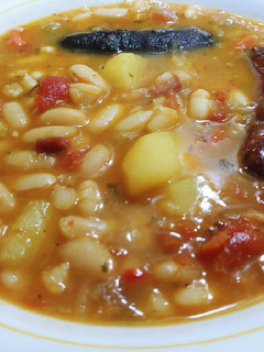 Una foto de Monguetes blanques de la Madrina. amb chorizo