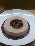Panna cotta de fresa con reducción de jamaica y mezcal