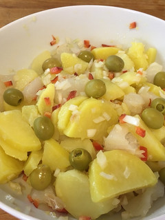 Una foto de Ensalada de patata con bacalao