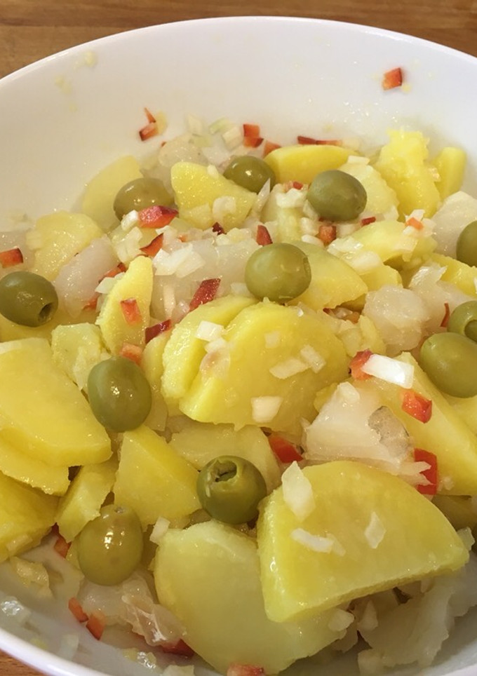 Una foto de Ensalada de patata con bacalao