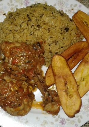 Una foto de Comida muy casera de domingo arroz de verduras y pollo sudado