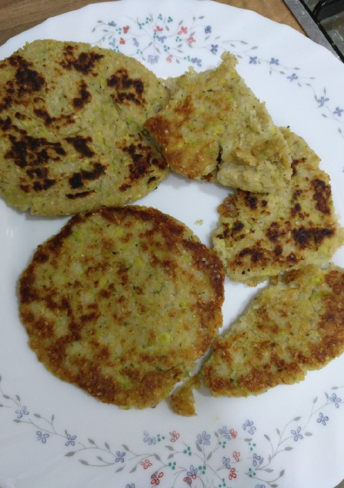 Una foto de Hamburguesa de pollo y aguacate