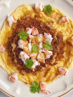 รูปของ ตะวันสาดแสง ☀️/ ไข่เจียวทูน่าฟูกุ้งสดราดน้ำจิ้มซีฟู้ด 🍳 🐟 🦐 🌶 / Omelette with spicy seafood sauce