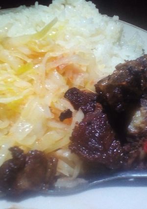 A picture of Fried beef,rice and cabbage.